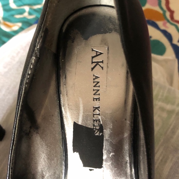 SOLD! Anne Klein black pumps -- size 7.5 - Picture 6 of 6